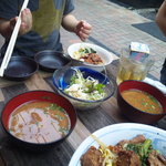 鉄火 - 昼めしにはみそ汁もついてきます