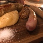 Bistro coda - ソーセージ三種盛り(横からパシャ)