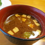とんかつ石ばし - しっかりと出汁が効いた…名古屋人好みの赤出汁