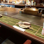 広島流 お好み焼き 鉄板料理 がんす - パフォーマンスを見ながら食せるカウンター席
