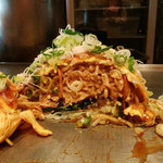 Hiroshima Ryuu Okonomiyaki Teppan Ryouri Gansu - ドラカープ焼き　断面