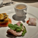 ポルタロッサ - 前菜　　自家製パンチェッタといちご　　自家製ローストポーク　　人参のスープ　　ナスと ズッキーニのラザーニャ