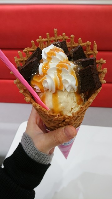 関西初の手焼きワッフルコーン By あっぷるまかろん サーティワンアイスクリーム ホワイティうめだ 梅田 アイスクリーム 食べログ