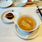 ヘイフンテラス - 官燕蟹肉竹笙灌湯餃&原隻鮑魚酥