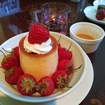 マーロウ 葉山店 - 樹上完熟いちご「紅ほっぺ」+北海道フレッシュクリームプリン