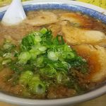 尾道ラーメン 味億 - デフォの大盛り