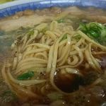 尾道ラーメン 味億 - 平麺アップ