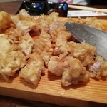 味の店 みよしの - 包丁でカット