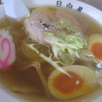 青竹手打ラーメン 日向屋 - 「ラーメン　￥550」にプラス￥100で、「煮たまご」