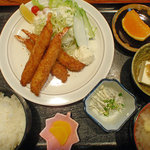 かんなり - エビフライ定食の全景