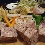 ビストロモナミ - パテは最高〜