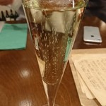 ビストロモナミ - シャンパンで乾杯です