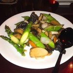 RED HOUSE SEAFOOD - アスパラの入った野菜のオイスターソース