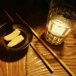 ぼんそわ - お通しと飲み掛けビール