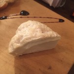 PIZZA BORSA - ちりめんキャベツに包んで熟成させるロビオラ・カプラです　秋以降が食べ頃ですがもっと熟成すると赤くなってルビオラと呼ばれたりします