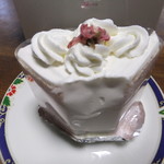 シュクル洋菓子店 - 桜のシフォンケーキ(350円)