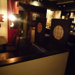 Aoyama Gapao Shokudou - 店内はテーブル席がメイン。アジアンテイストたっぷり♪