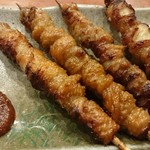 酉や 喜兵衛 - 名物かわ串。カリカリモチモチ(^-^) 辛味噌がまた旨いです。