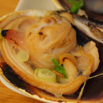 立呑み 得一 - 活大アサリしょうゆ焼２個　330円