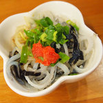 立呑み 得一 - ふぐの皮ポン酢 200円