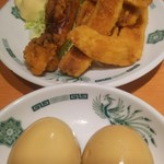 日高屋 - イカ揚げと味付け玉子。