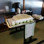 しげじろう - お茶はセルフ