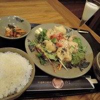 中国郷土料理 錦里 - アボガド入り海老マヨネーズ800円（ランチ）