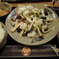 中国郷土料理 錦里 - セロリ、高菜とイカの炒め800円（ランチ）