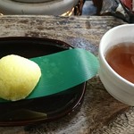 小池菓子舗  - あわまんじゅうと、お茶