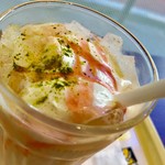 DOUTOR COFFEE - 桜香るホワイトショコラ・ラテのSのコールド。
                        美味し。