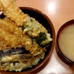 天ぷら 豊野 - 海鮮丼８００円
            みそ汁１００円