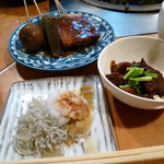 島正 - 付き出し、おでん盛り合わせ、どて