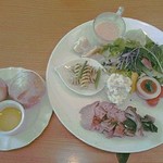 オリーブプレート（ローストビーフ）：９００円【２０１８年３月撮影】