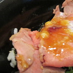 焼肉じゅうじゅうカルビ - ローストビーフ丼