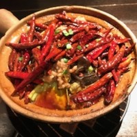 虎萬元 南青山店 - 香辛料たっぷり牛肉土鍋麺