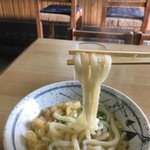 うどんの一平 - 細くて伸びーる感じ
      うどんって元々はこういうものよね