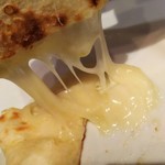 ダバ インディア - クルチャから熱々のチーズがトロ～(*￣∇￣)ノ