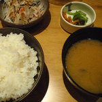 和幸 - ご飯　お味噌汁(シジミ)　漬け物　サラダ