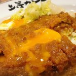 上等カレー - とんかつカレーに無料の卵黄を乗せて