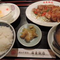 廣東飯店 - 豚ロースの黒胡椒ソース800円‎2018‎年‎1‎月‎9‎日廣東飯店
