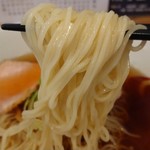 正月屋分店 支那そば やまき - 麺。リフト(^-^)/
      