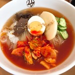 平壌冷麺食道園 - 平壌冷麺・大盛・中辛(950円)