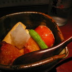 旬菜処 びいどろ - 島豆腐と県産トマトの揚げ出し。地産地消が根付いてる、沖縄野菜の旬は本土より2～3ヶ月早く来るという。やさしい味わい