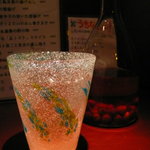 旬菜処 びいどろ - さくらんぼの泡盛（八重泉）漬け。酸味が泡盛の香りとうまくマッチ、爽やかな飲み口だ。泡盛梅酒も試してみたくなった