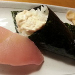 Sushi Izakaya Yataizushi - ツナサラ手巻き159円とびんちょう129円