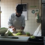 とんかつ春 - 問）今まででいったい何個のキャベツを刻んで来たでしょうか！？  答）知るかっ！