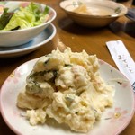 新川屋酒店 - ポテサラ。
      マヨネーズの酸味が効いて、サッパリとしてます。