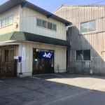 野口うどん - 駐車場は店から少し東に行ったとこにもある
      店前が空いてても遠くに止めるのが鹿流
      利用しやすい場所は他の人に譲る＜＞