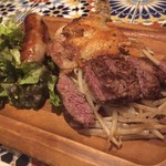 ヒジテツ 伊勢佐木町店 - 【’18.3】肉の盛り合わせ（S）はサルシッチャ・大山鶏・赤身ステーキ