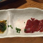 炭焼地鶏 山蔵 - レバー刺